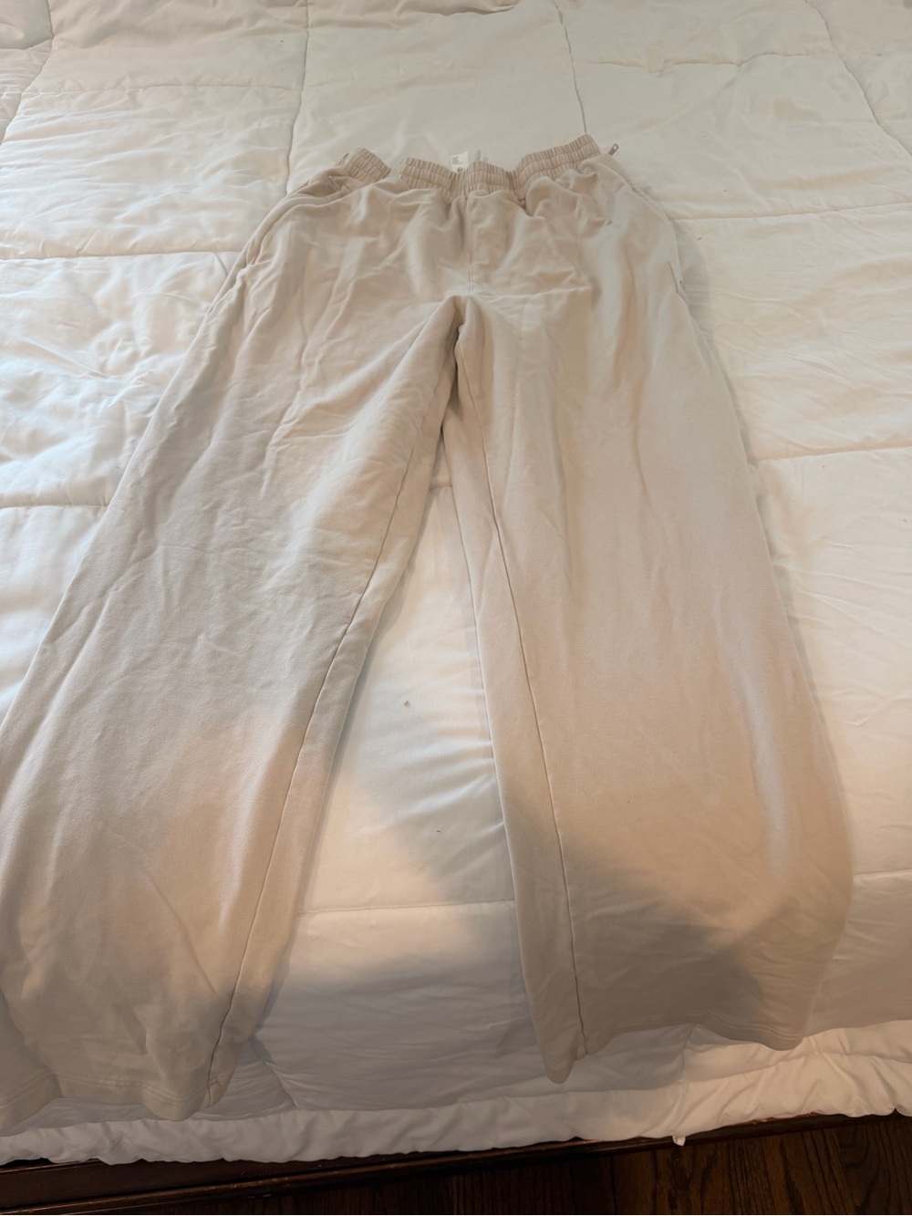 ALO Yoga Mens Cream Bottoms - Soft Pull-On Pants - Picture 2 of 6